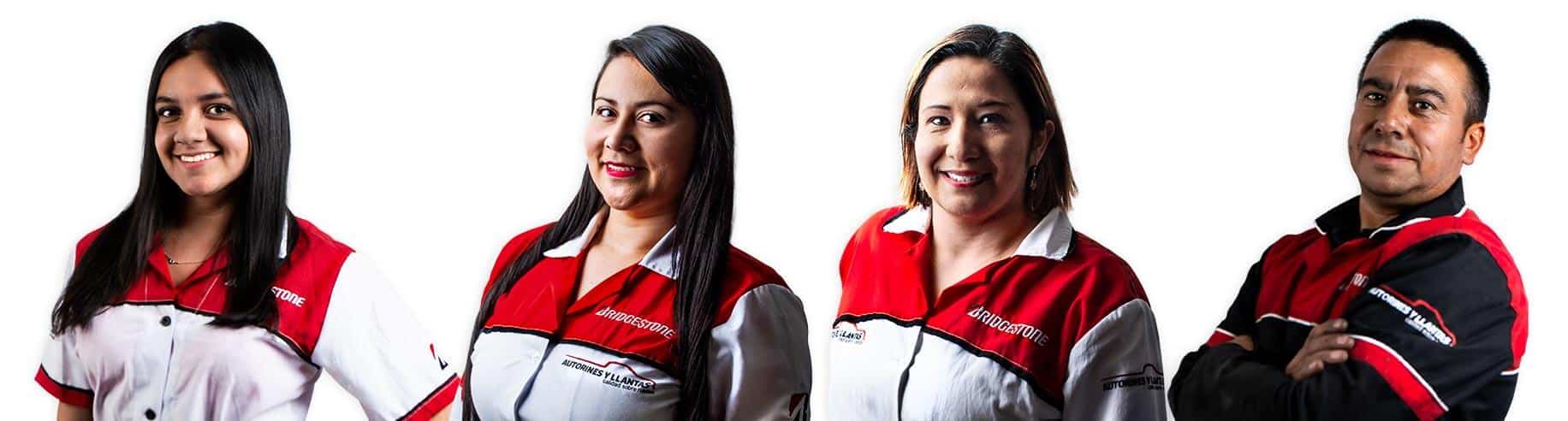 Personas sonriendo y dispuestos a ayudar